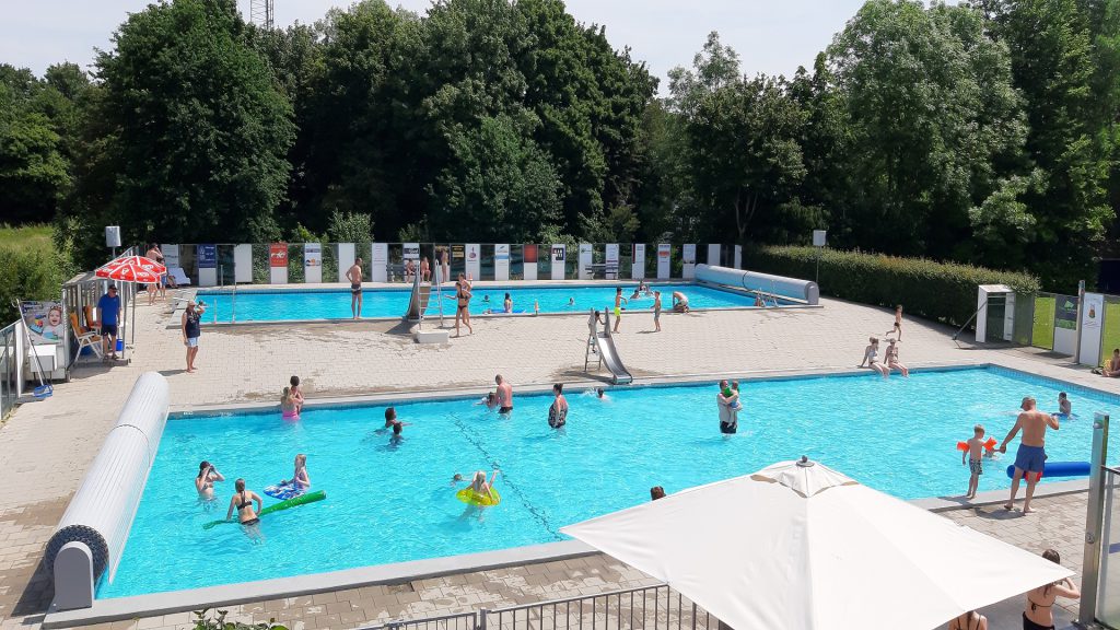 Buitenbad De Kleine Oase in Leimuiden Buitenbad De Kleine Oase in Leimuiden